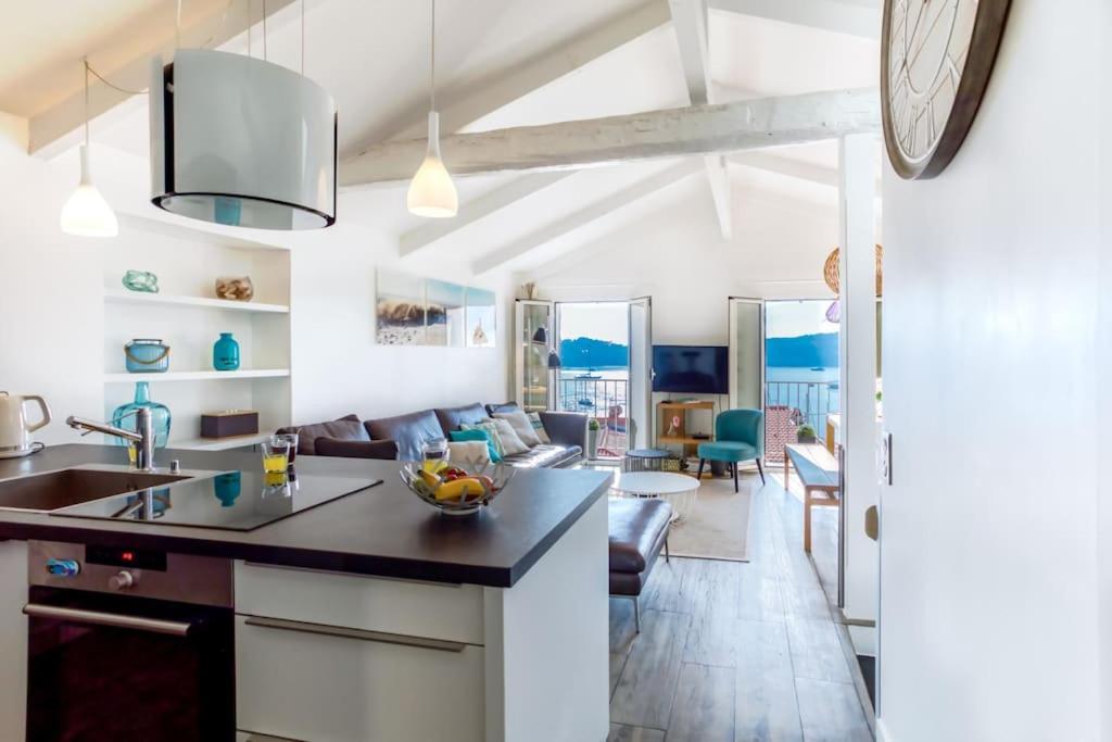 #40 Bright Sea View Suite For 6 2Mins Walk Port & Sea Villefranche-sur-Mer Exterior photo